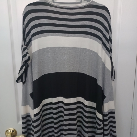 Alembika Black, Gray striped tunic top - Picture 2 of 3